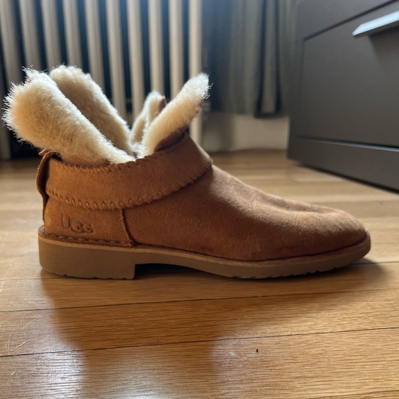 UGG Anke Boots - Picture 1 of 5